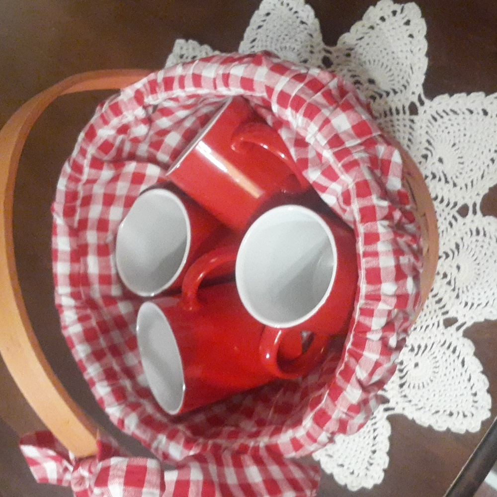 Red RidingHood Basket W/lined Gingham & 4 Red Mugs - Picture 2 of 7